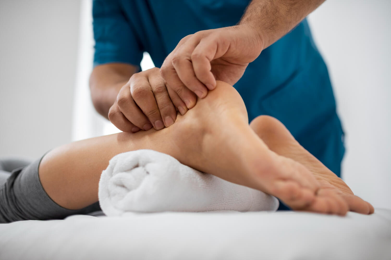 Read more about the article Bone Spurs Treatment Without Surgery: What You Should Know