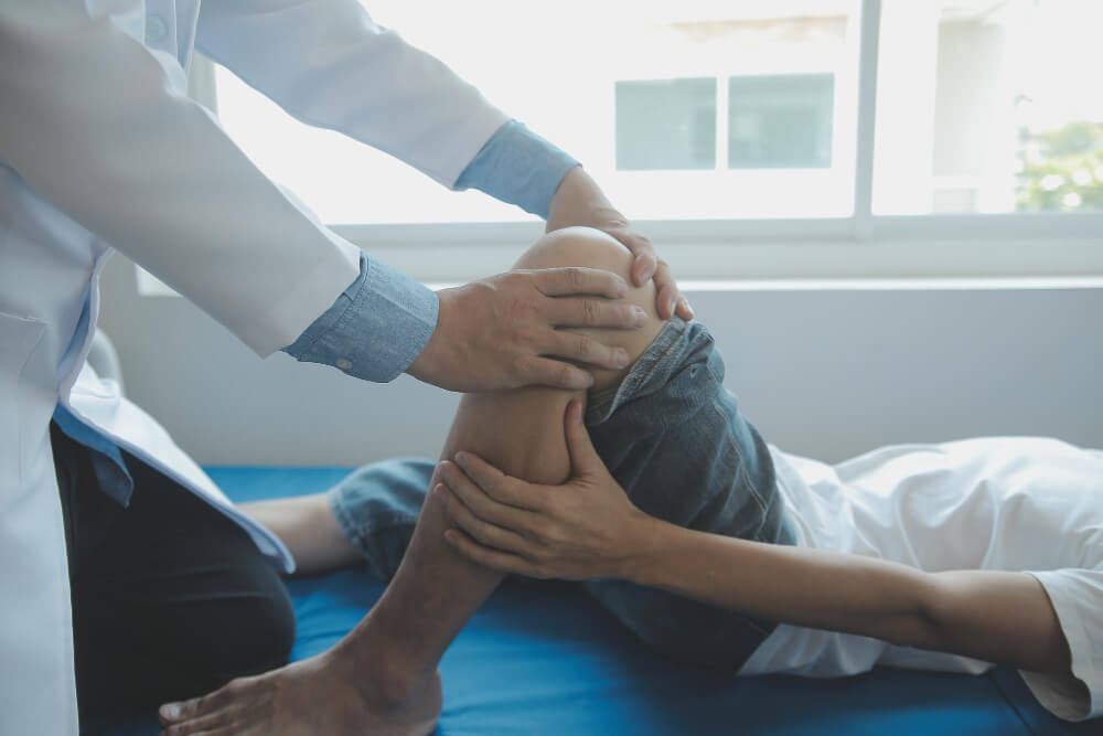 Read more about the article Knee Pain Treatment: Causes, Symptoms and Effective Non-Surgical Solutions